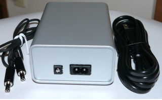 トランス式電源アダプターの写真